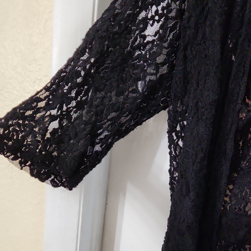 Elegant Black Lace Cardigan - Picture 3 of 4